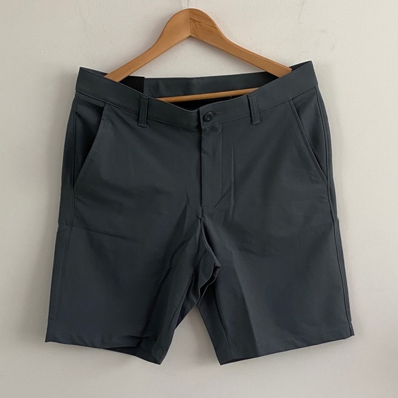 Under Armour Men's Gray Shorts - Picture 1 of 4